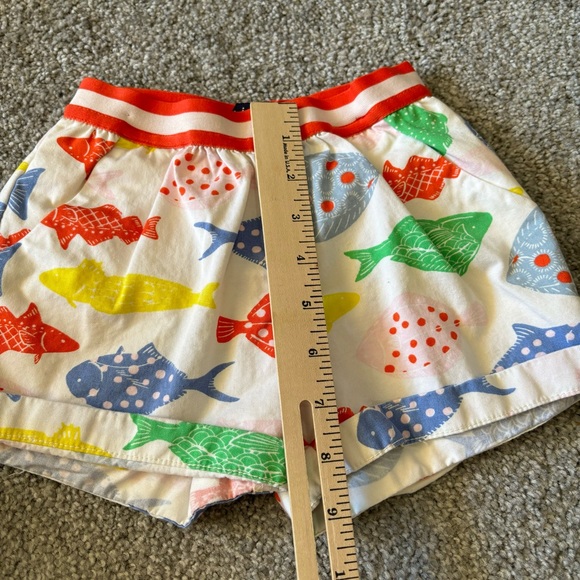 Mini boden shorts girls 4 rainbow fish primary playful summer casual vacation - Picture 9 of 10